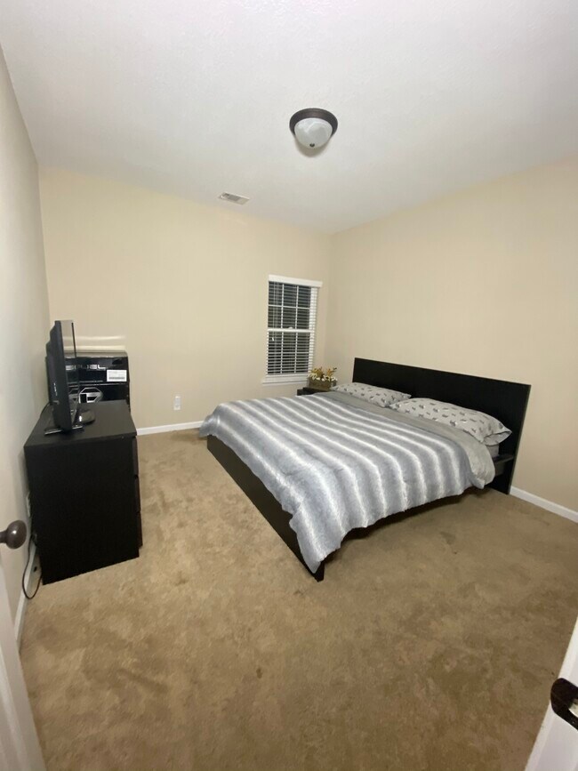 Building Photo - 1098 Marne Blvd