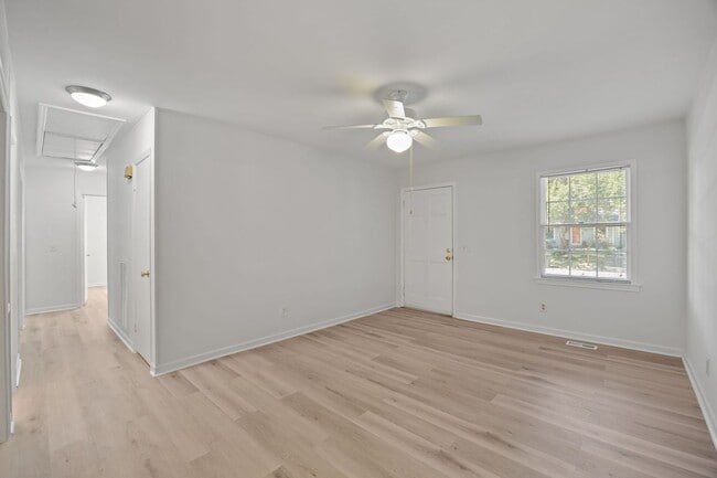 Building Photo - Updated Ranch in North Raleigh, New Floors and Paint, Rear Deck, Pet Friendly!