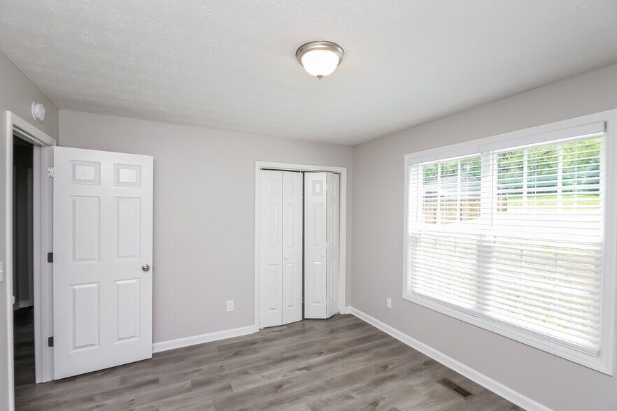 Building Photo - 909 N Lassetter Cir