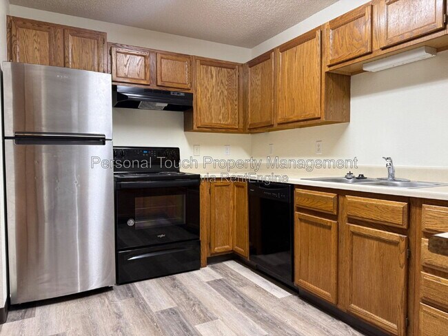Building Photo - 415 22nd St E