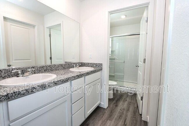 Building Photo - 2097 Shady Tree Cir