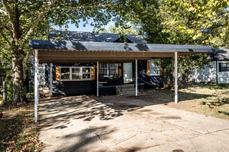 Building Photo - 1709 NW Oak Ave