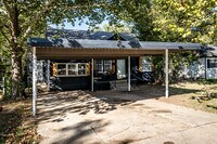 Building Photo - 1709 NW Oak Ave