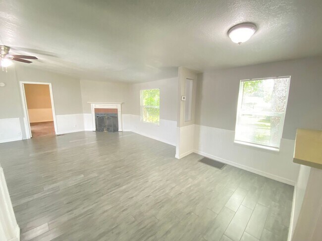 Building Photo - 1770 Holliday Dr