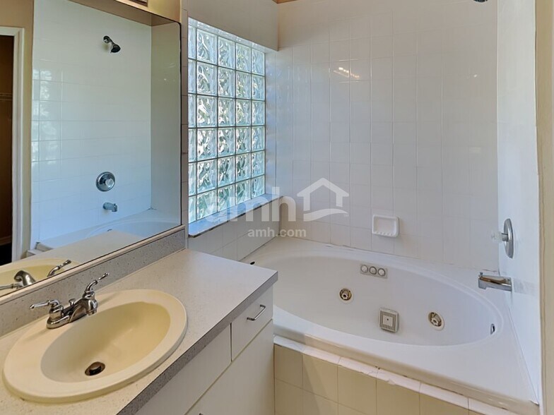 Building Photo - 29333 Yarrow Dr