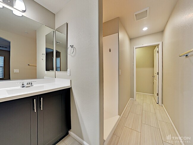 Building Photo - 12560 W Hummingbird Terrace