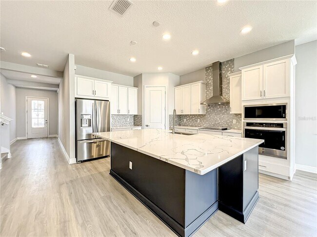 Building Photo - 13181 McMillan Dr