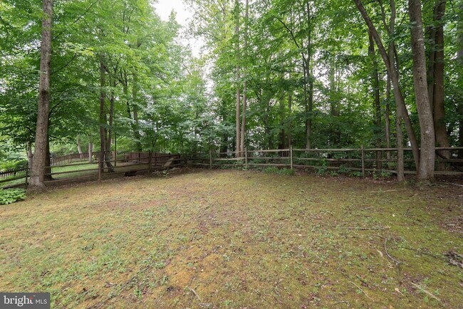 Building Photo - 13016 Pilgrims Inn Dr