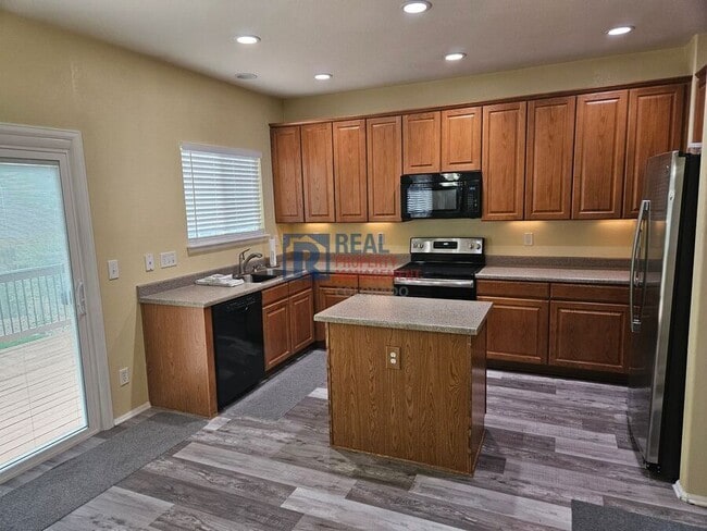 Building Photo - 5661 S Yakima Way
