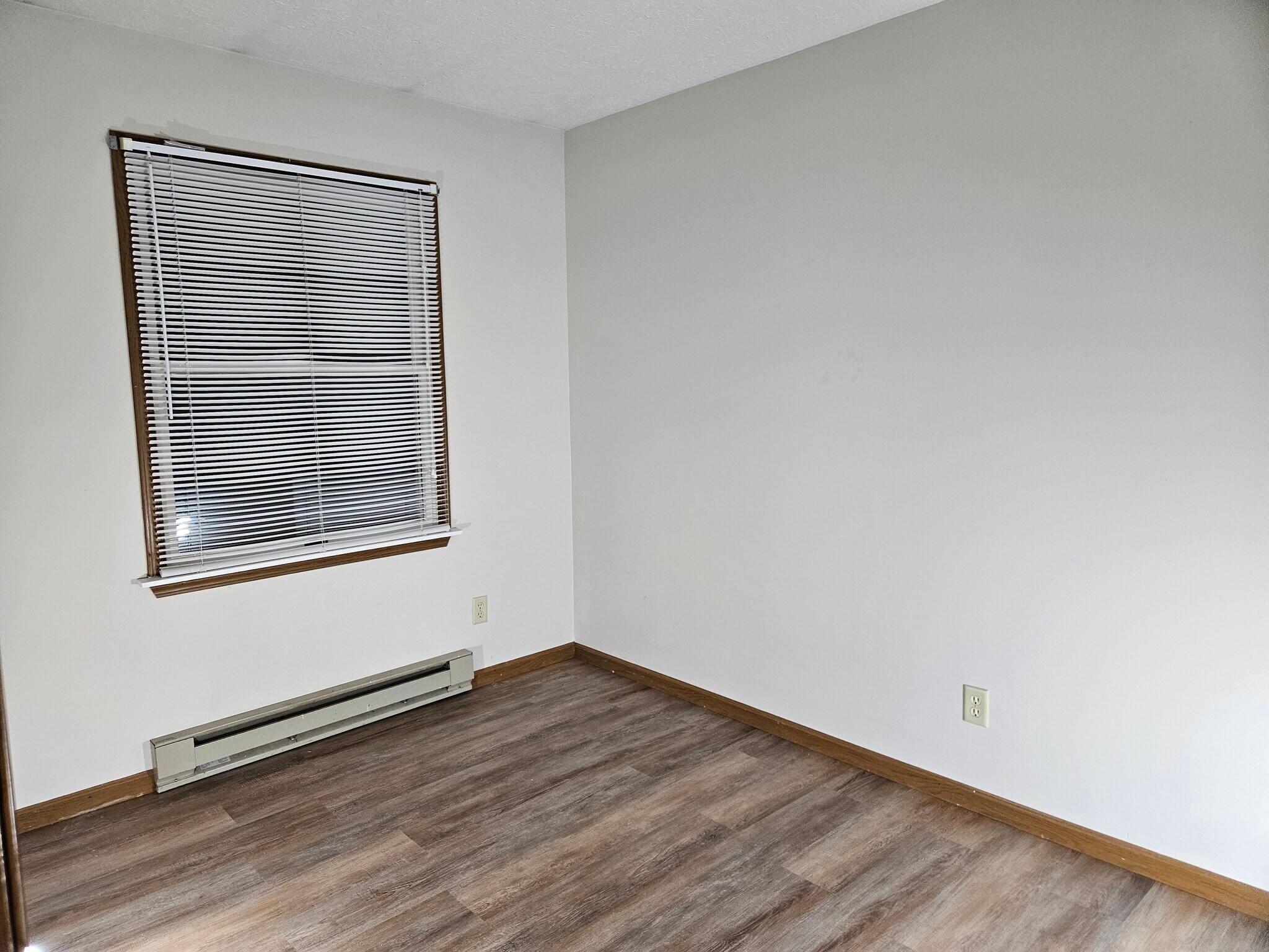 Building Photo - 610 N Wagner Ave