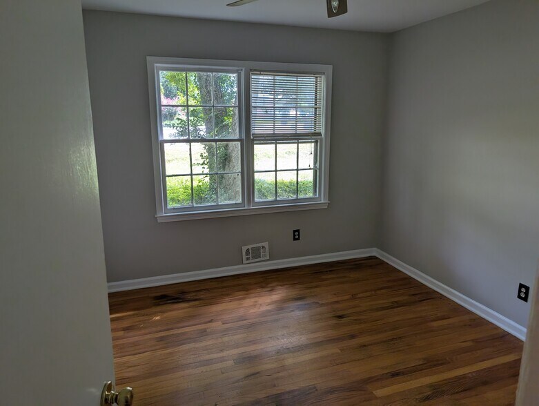 Building Photo - 1067 College Station Road