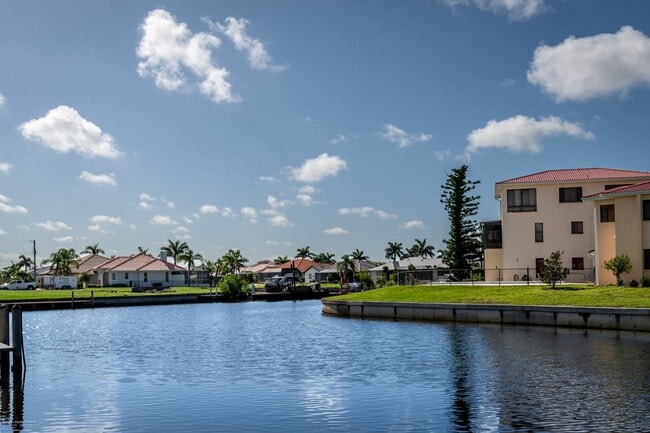 Building Photo - WATERFRONT- 2-BEDROOMS, 2-BATH- PUNTA GORD...