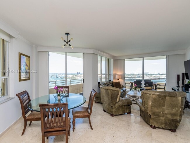 Building Photo - 888 Brickell Key Dr