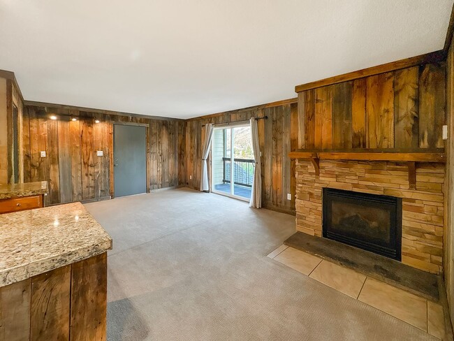 Building Photo - 3bed/2bath Condo, 10 minutes from Breck! Y...