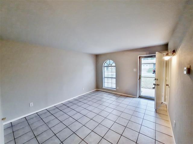 Building Photo - 911 Elmwood Dr