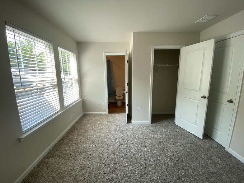 Building Photo - Room in Townhome on Congaree Pk