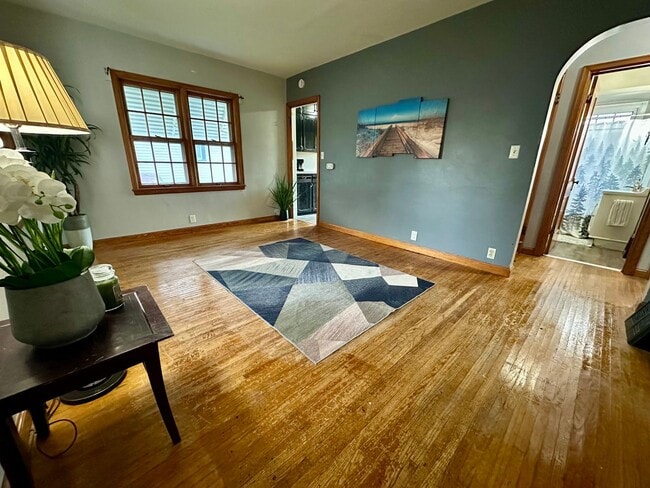 Primary Photo - 4 Bed, 1.5 Bath Home for Rent in Waterloo ...