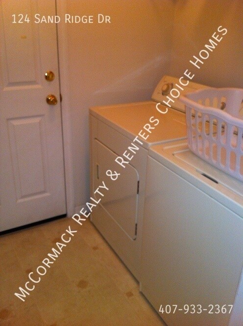 Building Photo - 124 Sand Ridge Dr