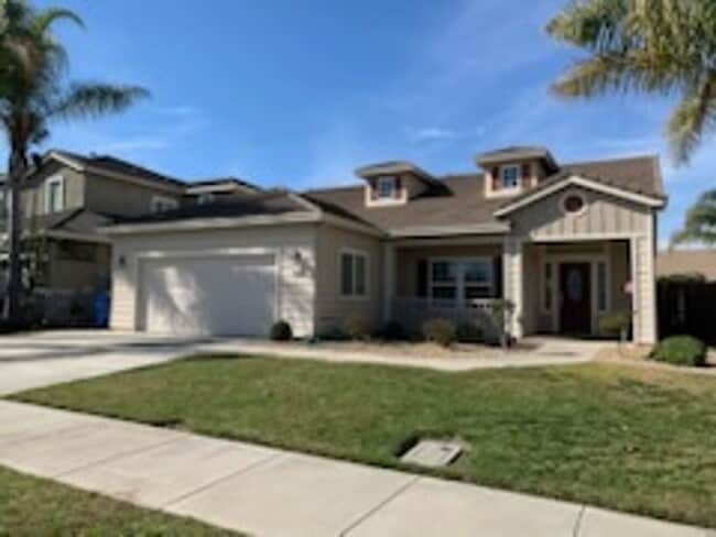 Building Photo - 4 bedroom 2 bathroom home Near Christofferson Pkwy Close to Walnut Elementary, Turlock Jr High Sc...