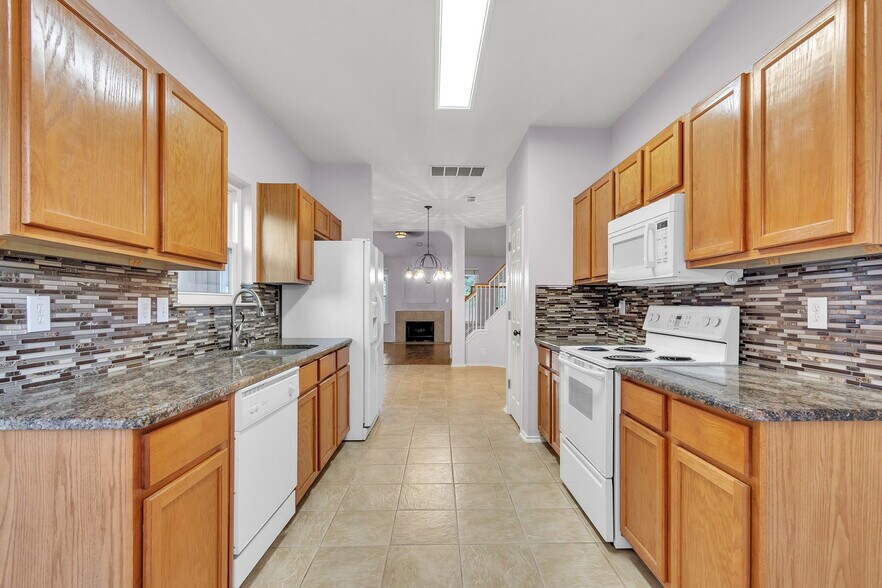 Building Photo - 21539 Encino Lookout