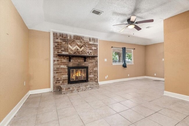 Building Photo - 8630 Valley S Dr