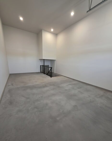 Building Photo - 1101 S Lawler St