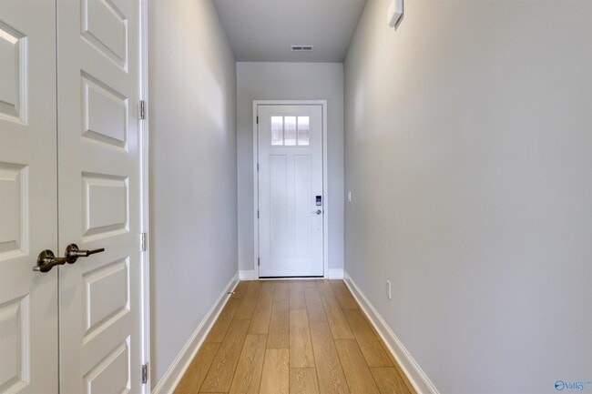 Building Photo - 110 Clift Crk Dr