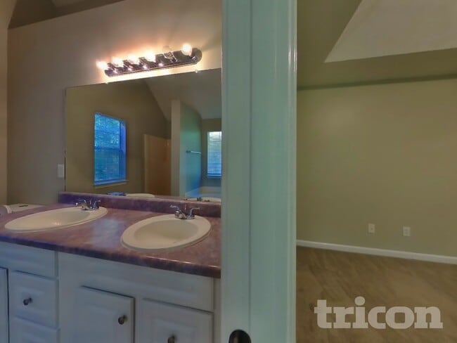 Building Photo - 538 Grove Pointe Ct