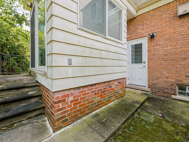 Building Photo - 21530 Olmstead St