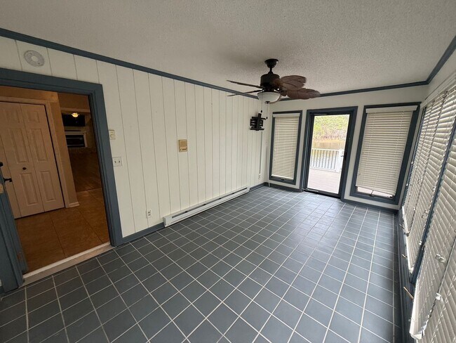 Building Photo - Carolina Lakes