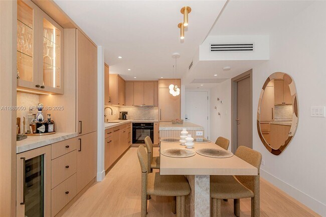 Building Photo - 2301 Collins Ave