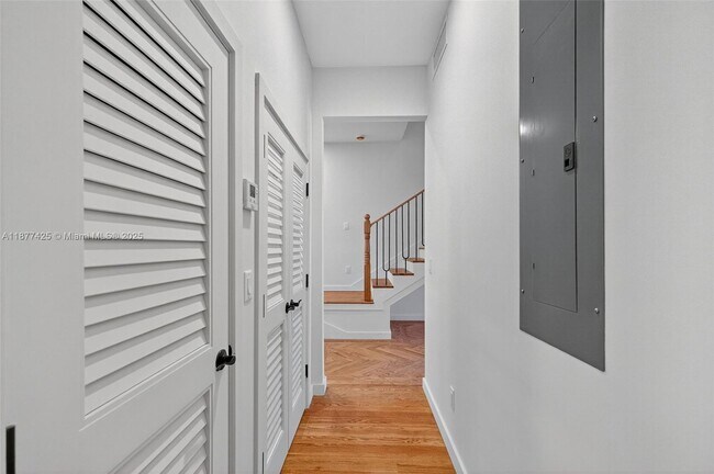 Building Photo - 2330 Overbrook St