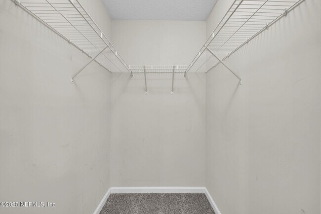 Building Photo - 452 Walnut Dr