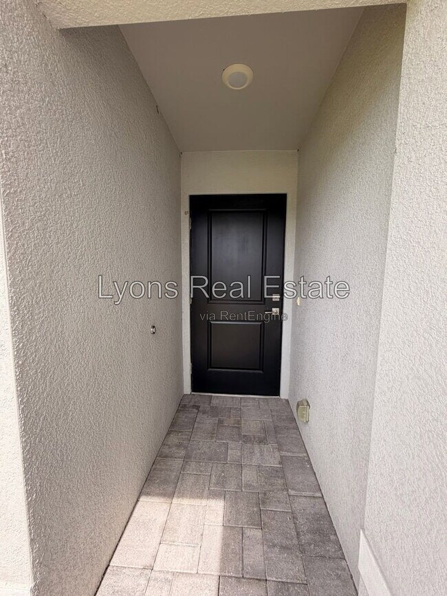 Building Photo - 231 SW 47th Terrace