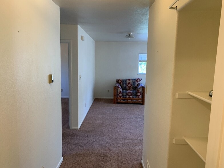 Building Photo - 828 E 4th St