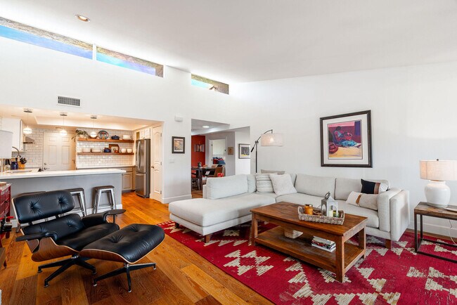 Building Photo - 48910 Noline Pl