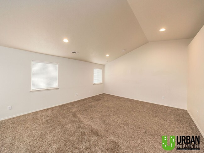 Building Photo - Beautiful Newer 3 Bedroom, 2 Bath Rancher ...