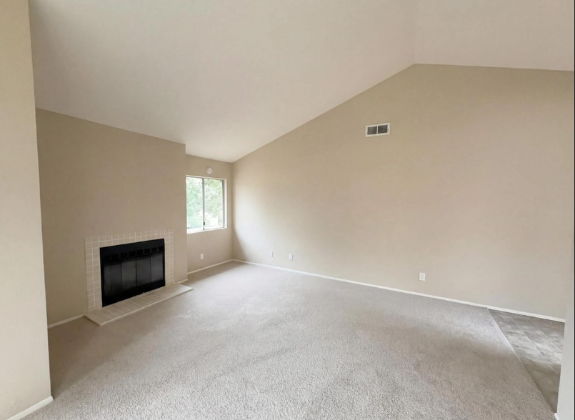 Building Photo - 11231 Avenida De Los Lobos