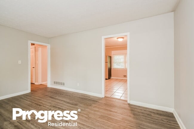 Building Photo - 643 Milford Dr SW