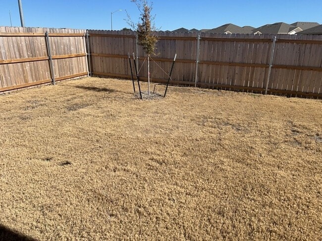 Building Photo - 5100 Rose Petal Ct