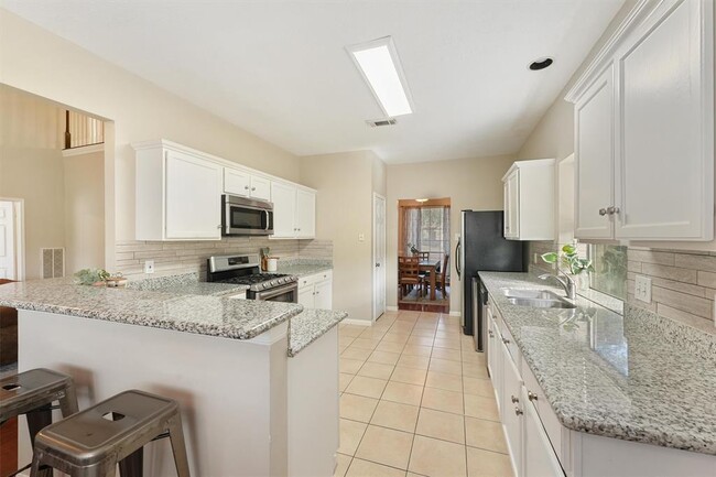Building Photo - 17827 Scenic Oaks Dr