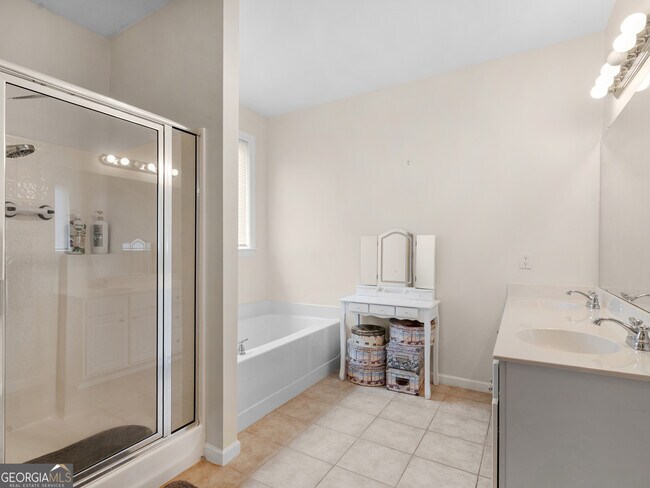 Building Photo - 353 Southgate Dr