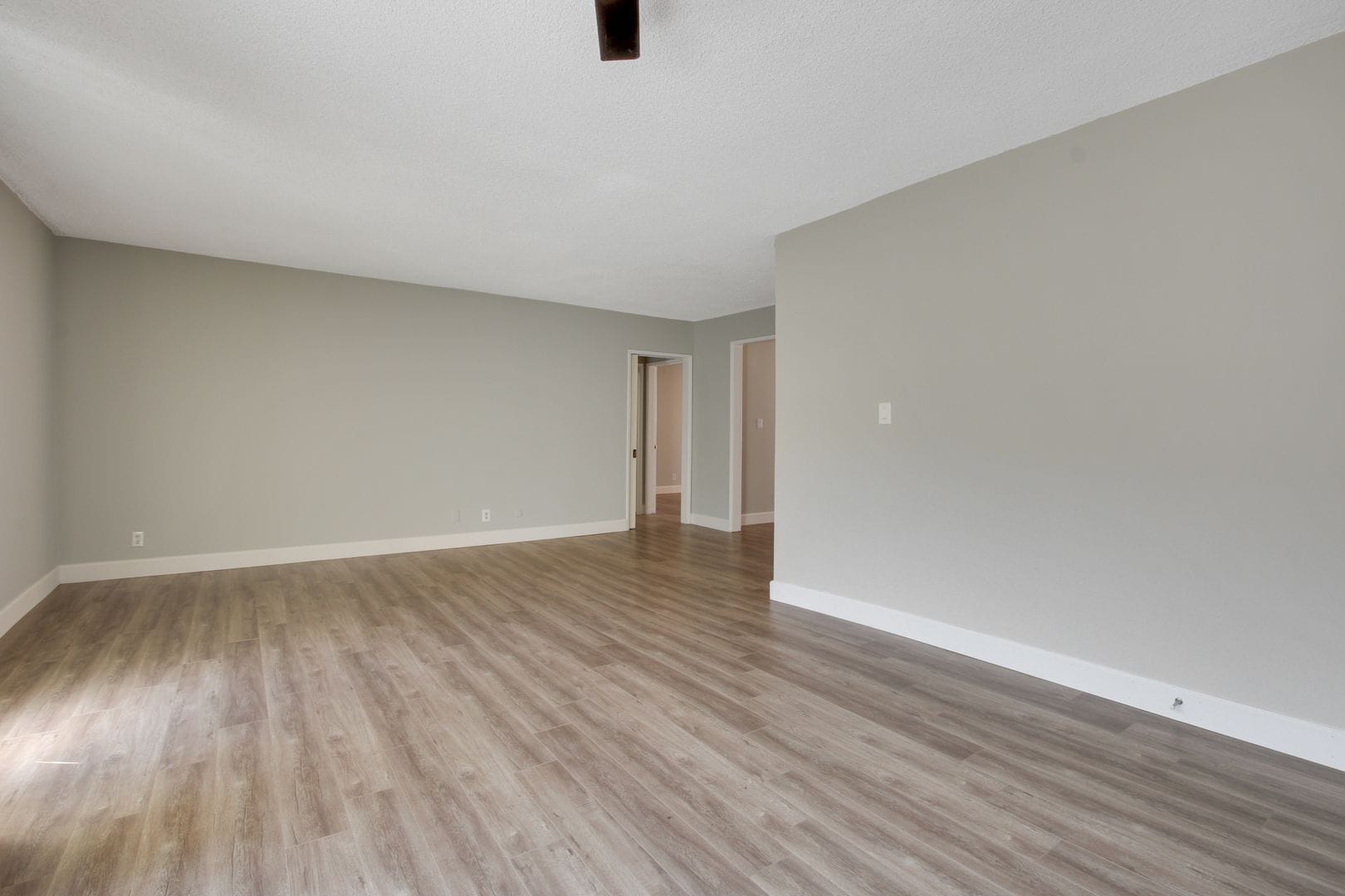 Building Photo - 3735 Mentone Ave