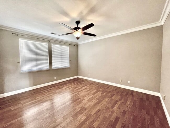Building Photo - $3,500 Private pool, Solar Panels, 5 Bed, ...