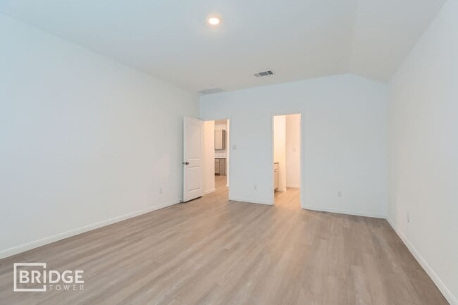 Building Photo - 2708 Coral Vly