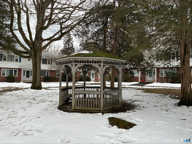 Building Photo - 26 College St