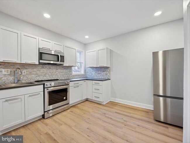 Building Photo - 2253 N Delhi St