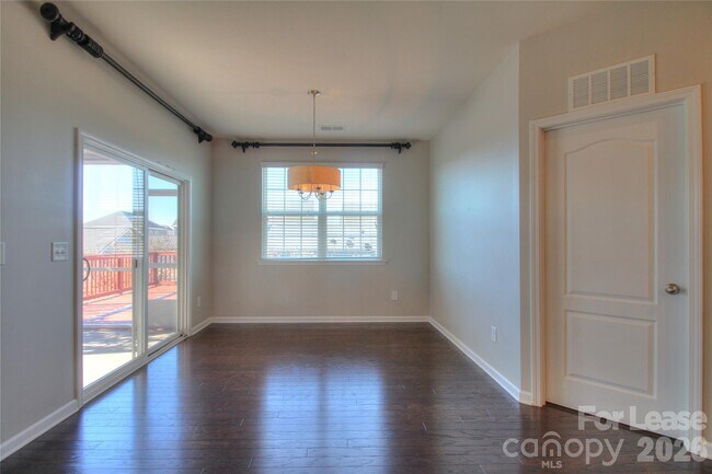 Building Photo - 4008 Silverwood Dr