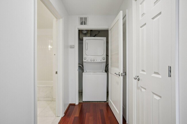 Building Photo - 3110 City Pl