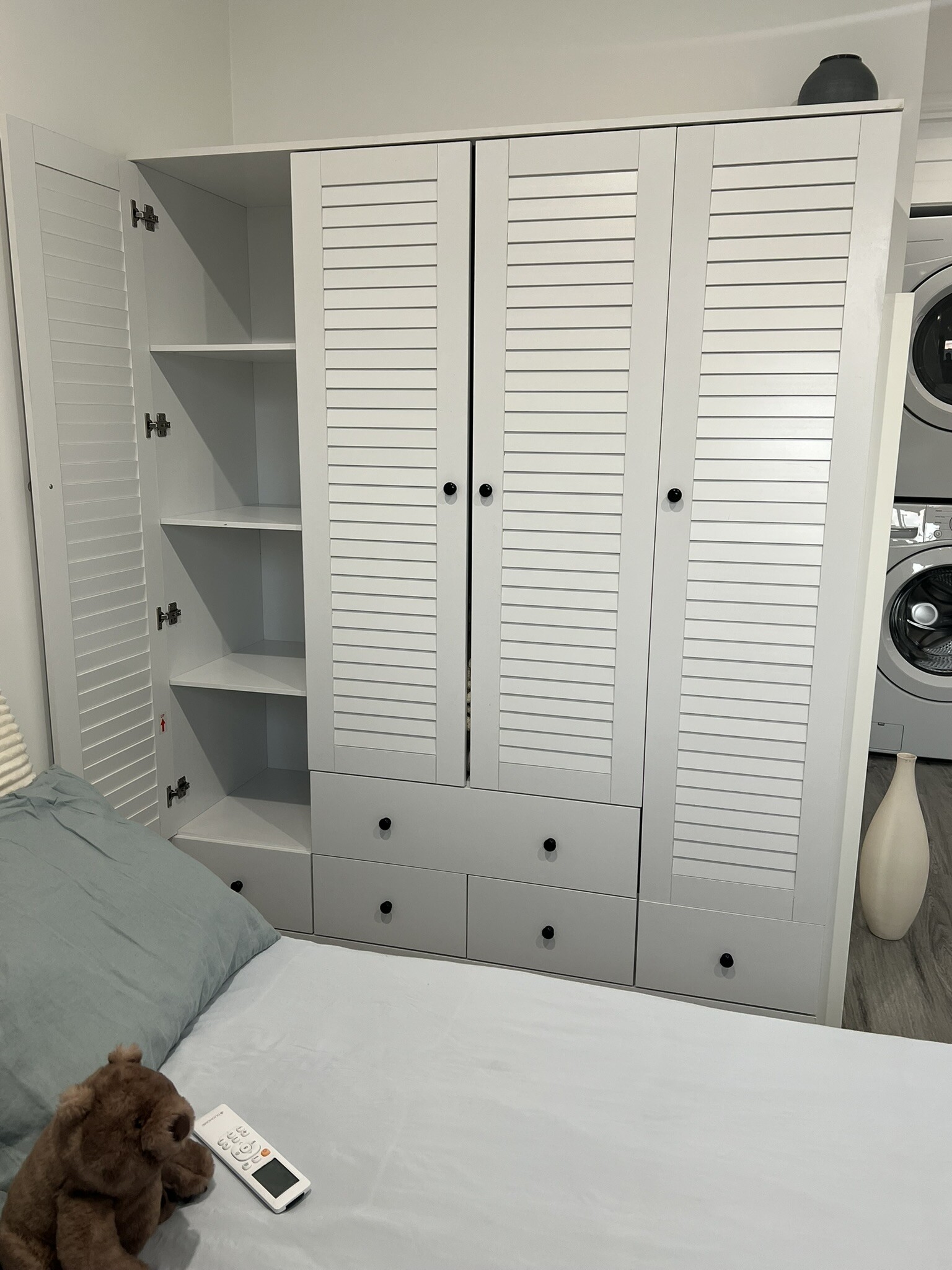 Wardrobe - 4555 Narrot St